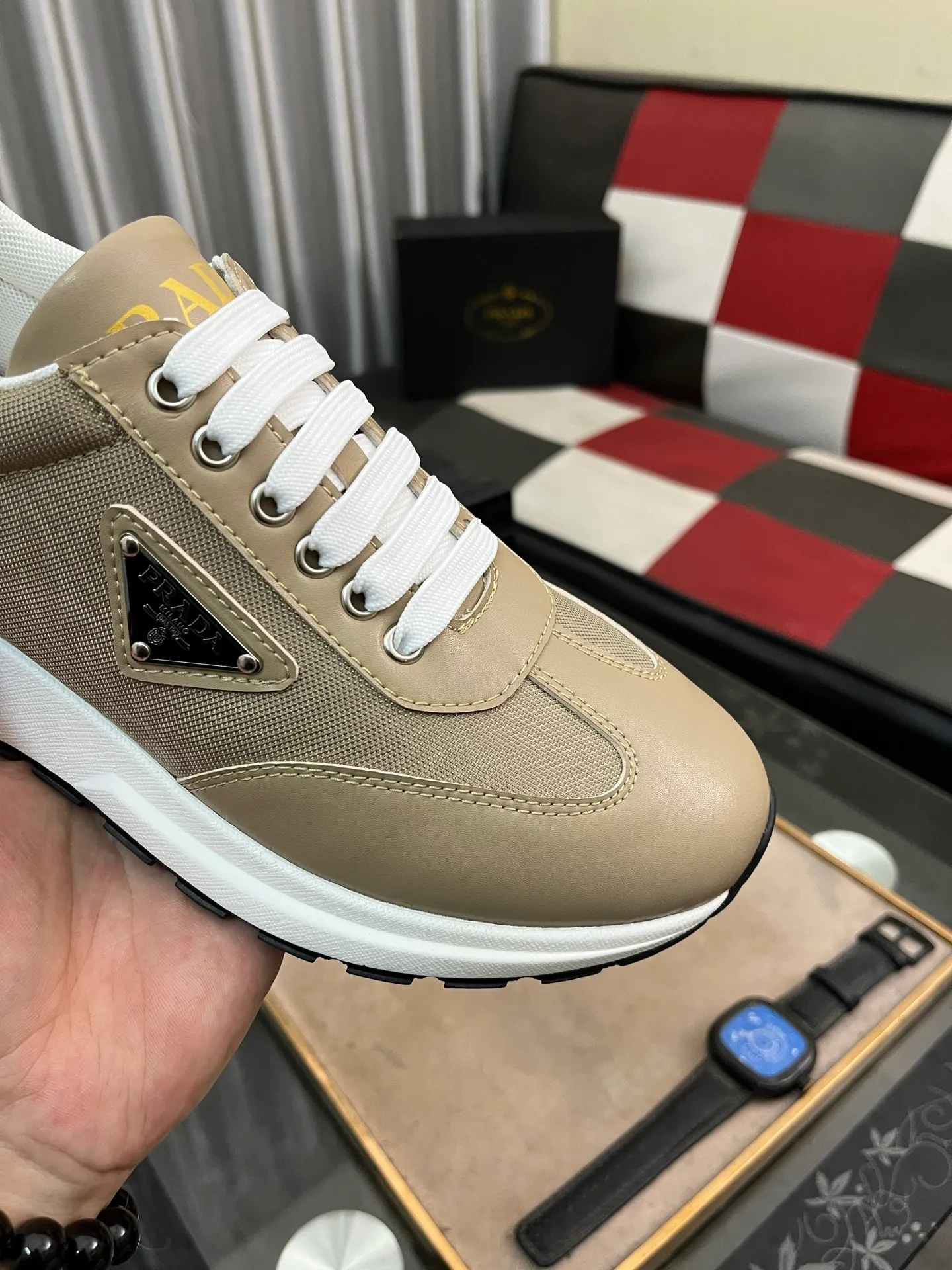 Men's shoes 💰420⌚️⌚️ PRADA [Prada] popular men's shoes, casual shoes and sports shoes! High-end quality 🍀 The upper is made of imported original cowhide 💥 cowhide lining; the original molded outsole. The style is upright and elegant, comfortable and versatile💪 Three quality guarantees Size number: 38-44, 4️⃣ colors available
